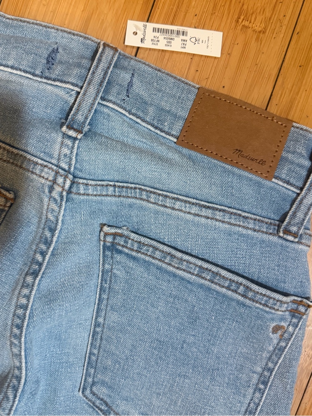 NWT Madewell The Petite Perfect Vintage Jean in
Alderton Wash Size 24P - Picture 6 of 16